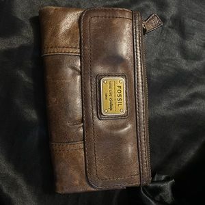 Fossil wallet all buttons and zippers work